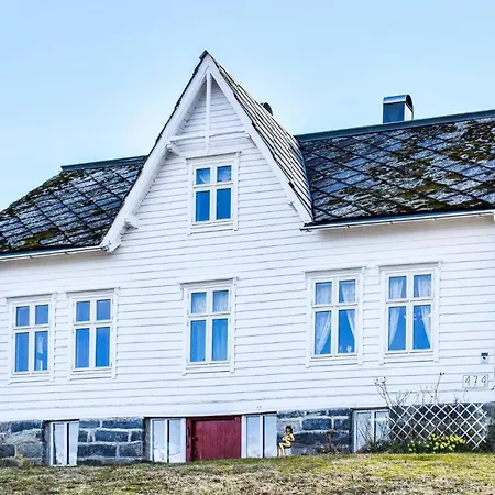 3 Bedroom Lovely In Kysnesstrand * Gausvik